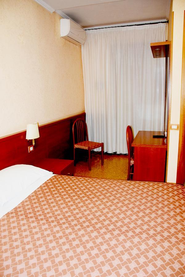 Hotel Bruna Rzym Zewnętrze zdjęcie
