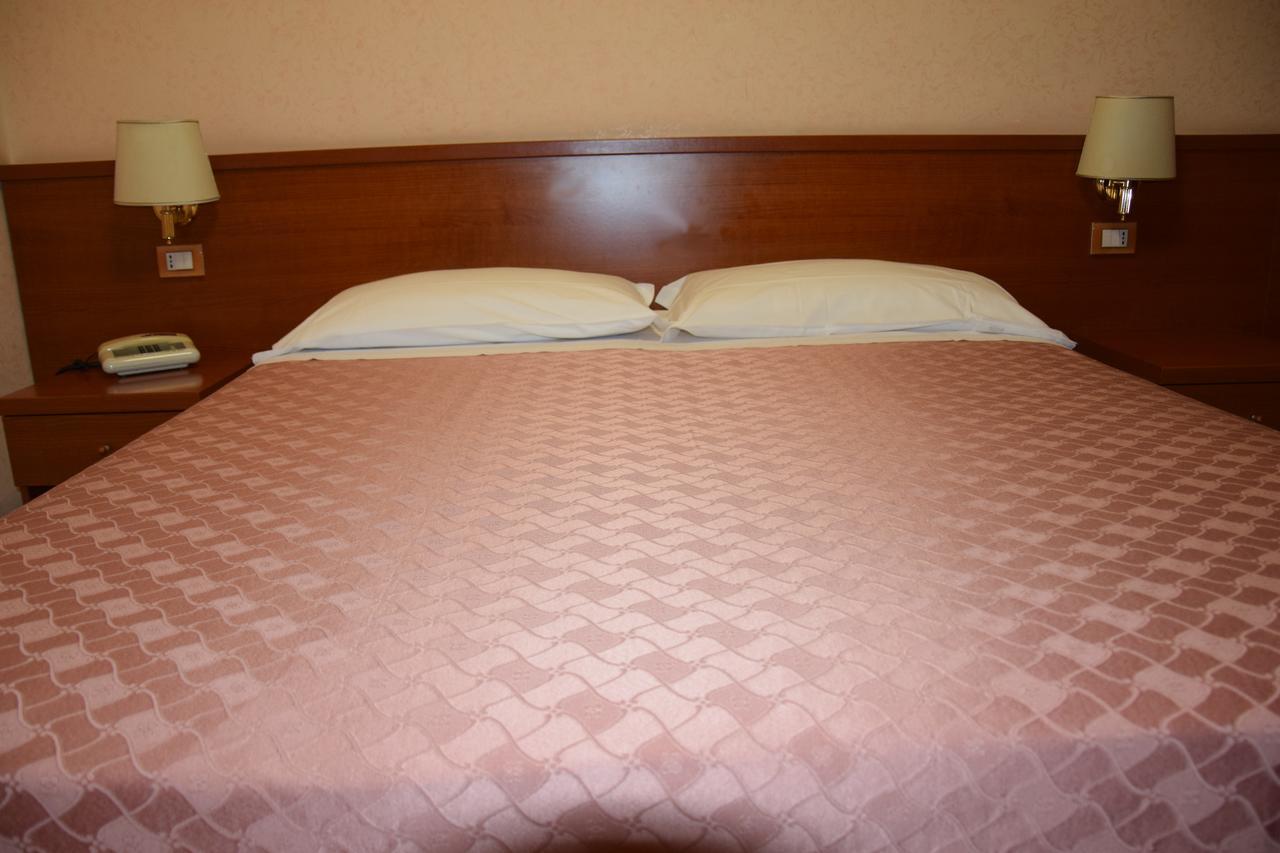 Hotel Bruna Rzym Zewnętrze zdjęcie