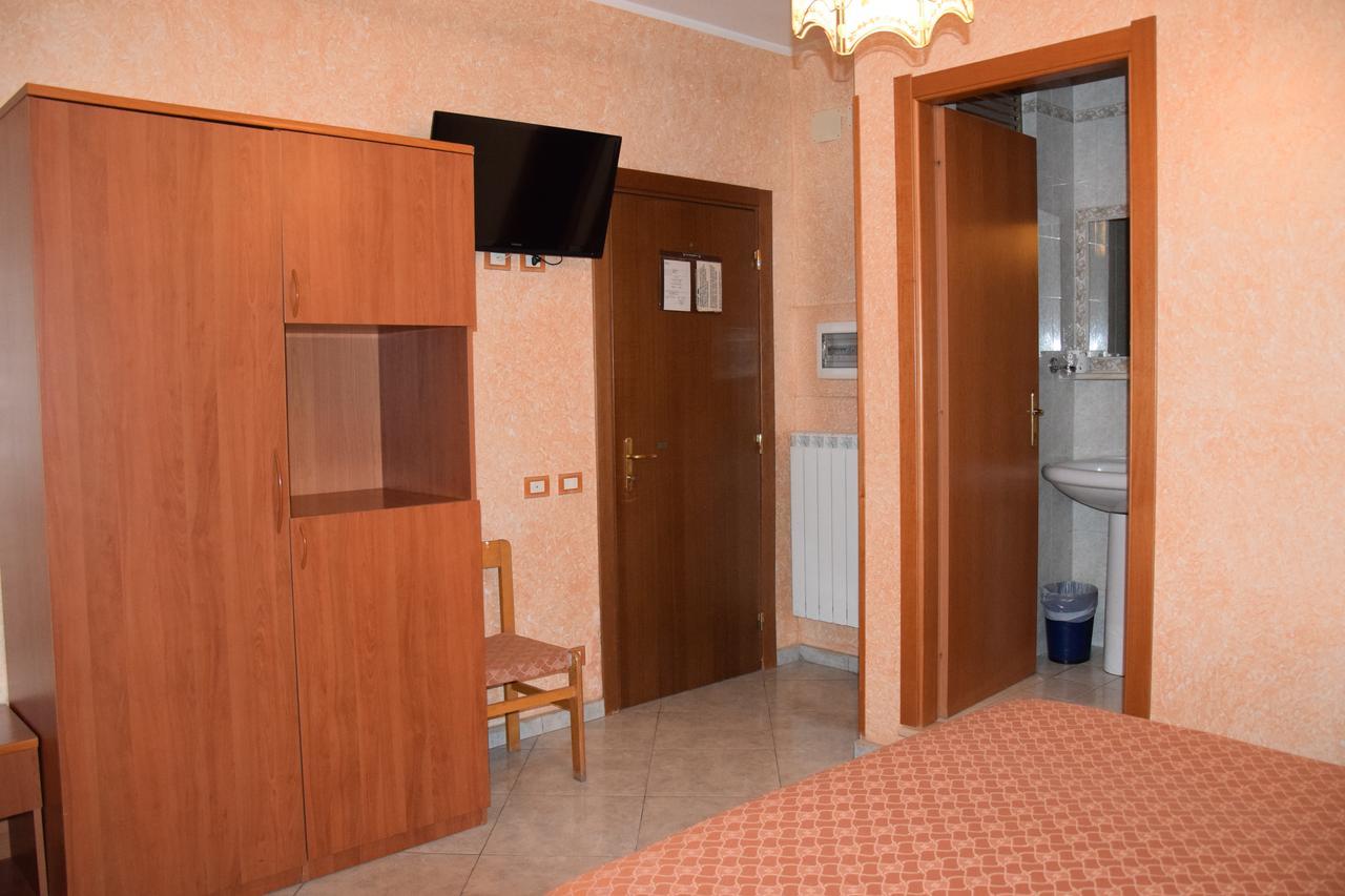 Hotel Bruna Rzym Zewnętrze zdjęcie